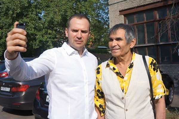 Жорин постоянно на связи с Бари Алибасовым Жорин постоянно на связи с Бари Алибасовым