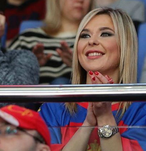 Пелагея болеет на матче за Ивана Телегина Пелагея болеет на матче за Ивана Телегина