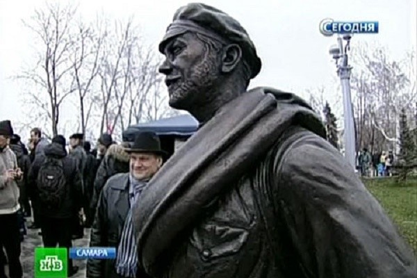 Памятник герою Анатолия Кузнецова товарищу Сухову в Самаре Памятник герою Анатолия Кузнецова товарищу Сухову в Самаре