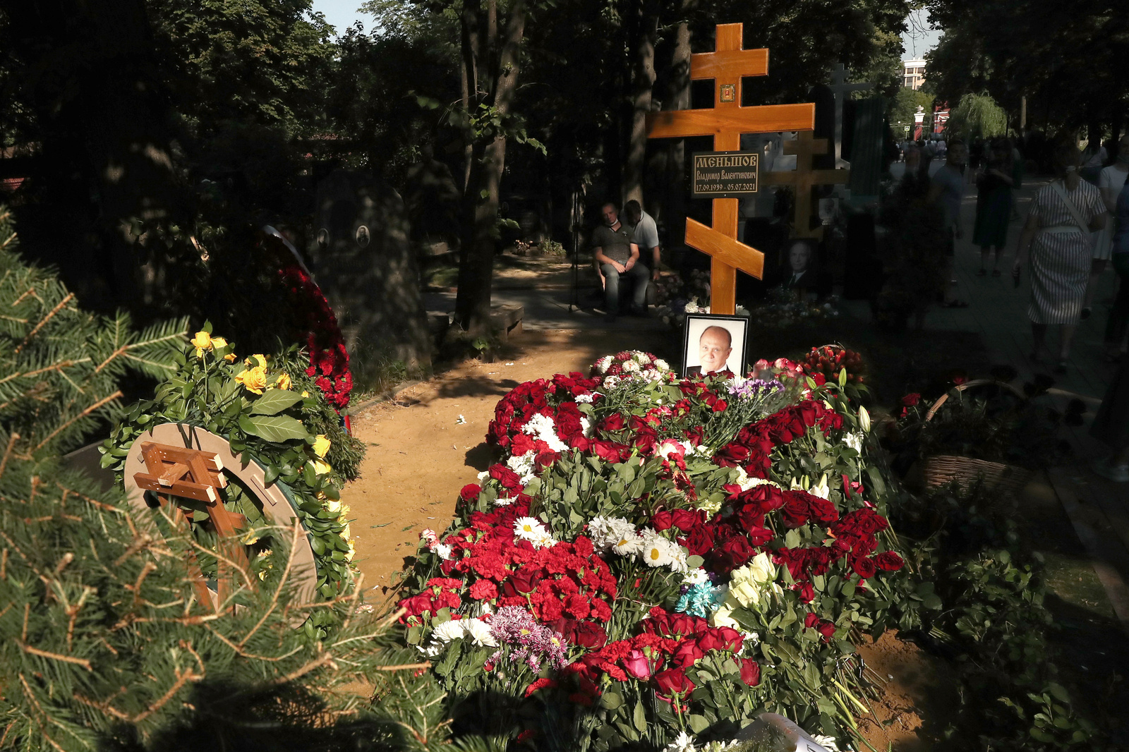 Могила Меньшова на Новодевичьем кладбище