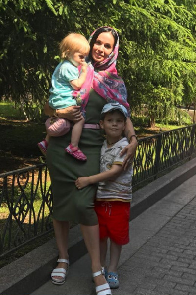 Евгения с детьми готова переехать ближе к бывшему мужу Евгения с детьми готова переехать ближе к бывшему мужу