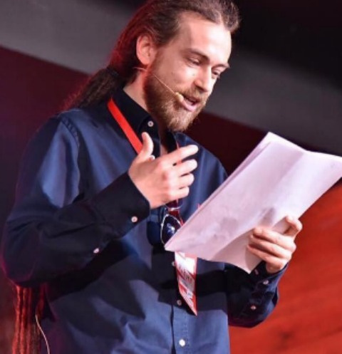 Децл обиделся на Басту Децл обиделся на Басту