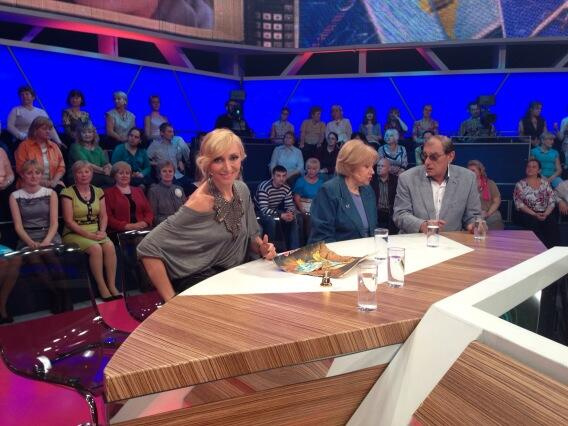 Кристина Орбакайте в студии программы «Сегодня вечером» с Андреем Малаховым Кристина Орбакайте в студии программы «Сегодня вечером» с Андреем Малаховым
