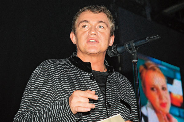 Дмитрий Дибров тоже хорошо знает, что такое ночные записи на орбиты. Лишь несколько лет назад «Доброе утро» стало идти в прямом эфире для всех регионов страны Дмитрий Дибров тоже хорошо знает, что такое ночные записи на орбиты. Лишь несколько лет назад «Доброе утро» стало идти в прямом эфире для всех регионов страны