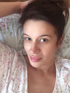 Елена Бушина сделала селфи прямо в роддоме Елена Бушина сделала селфи прямо в роддоме