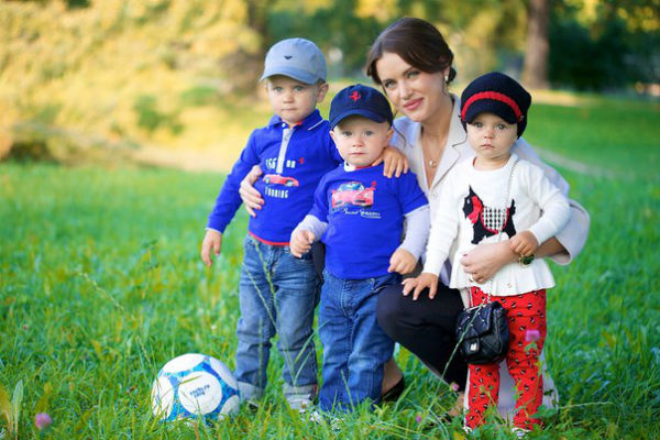 Юлия Ионина с детьми Юлия Ионина с детьми