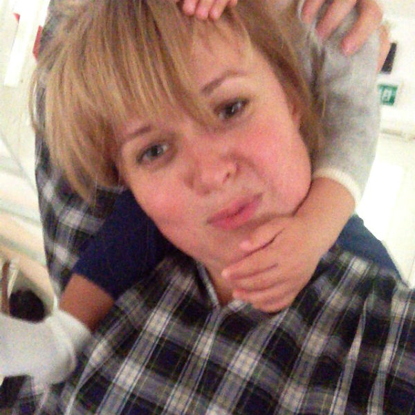 Анна не хочет показывать лицо Лиды Анна не хочет показывать лицо Лиды