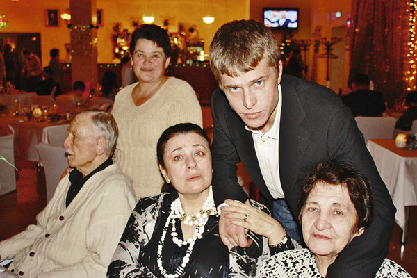 Долгие годы Николай был в ссоре с семьей. Помирился лишь тогда, когда узнал о болезни матери Долгие годы Николай был в ссоре с семьей. Помирился лишь тогда, когда узнал о болезни матери