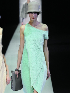 Модель с показа Emporio Armani Модель с показа Emporio Armani