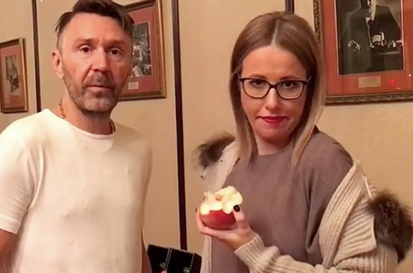 Сергей Шнуров и Ксения Собчак раньше дружили семьями Сергей Шнуров и Ксения Собчак раньше дружили семьями