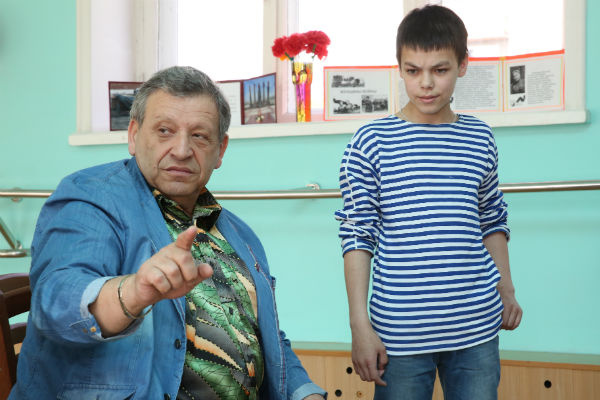 Борис Грачевский проверил артистические способности воспитанника детского дома. Теперь Вова Любимов ждет лета, чтобы прилететь в Москву на съемки Борис Грачевский проверил артистические способности воспитанника детского дома. Теперь Вова Любимов ждет лета, чтобы прилететь в Москву на съемки