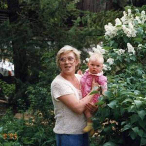 Анна опубликовала свое детское фото с Алисой Фрейндлих Анна опубликовала свое детское фото с Алисой Фрейндлих