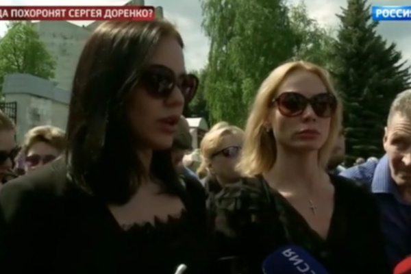 Дочери Сергея Доренко, Екатерина и Ксения, считают, что папу отравили Дочери Сергея Доренко, Екатерина и Ксения, считают, что папу отравили