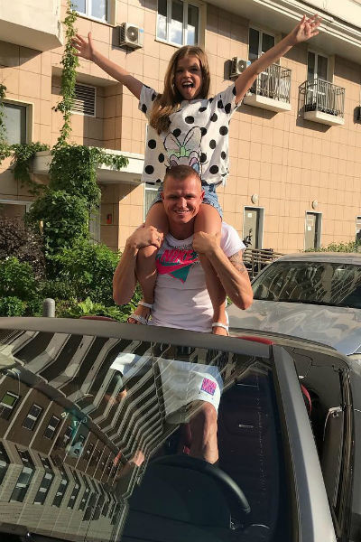 Старшая дочь Тарасова и раньше редко виделась с отцом Старшая дочь Тарасова и раньше редко виделась с отцом