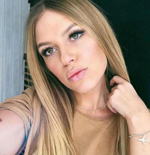 Рита Дакота окружила себя подругами Рита Дакота окружила себя подругами