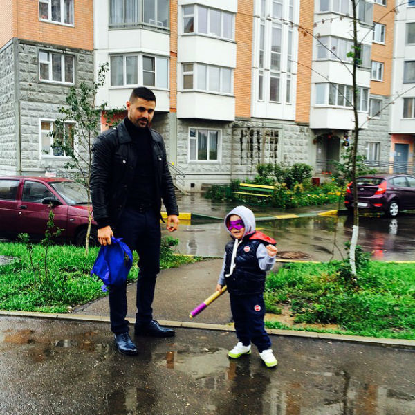 Артем собрался в детский сад Артем собрался в детский сад