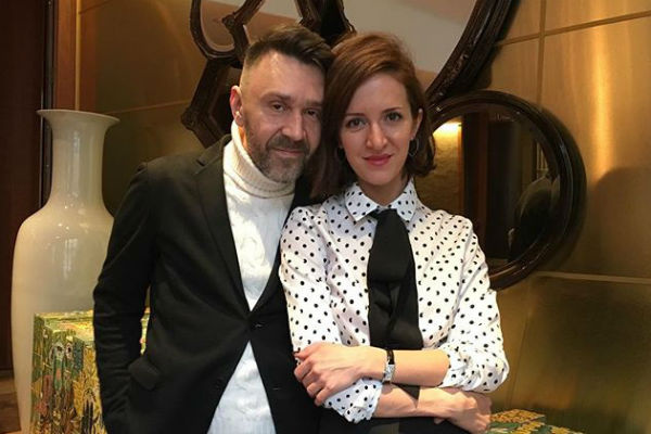 Сергей Шнуров с женой Матильдой Сергей Шнуров с женой Матильдой