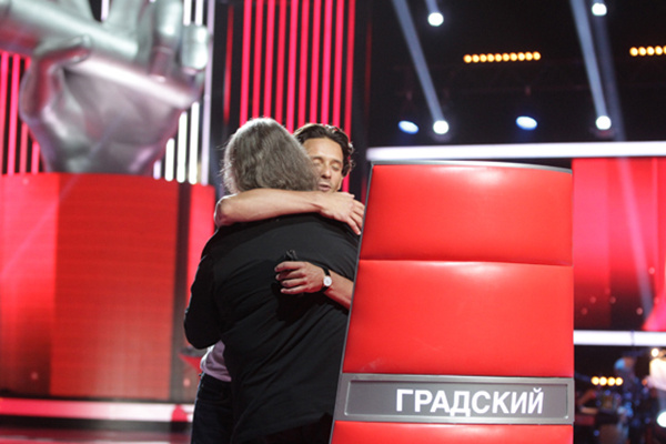 Отец и сын обнялись, несмотря на то, что Даниила обидела реакция на его выступление Отец и сын обнялись, несмотря на то, что Даниила обидела реакция на его выступление