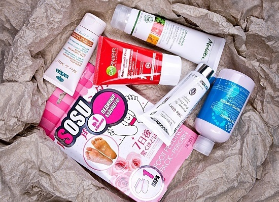 Nuxe Крем для ног Reve de Miel, Melvita Смягчающий и освежающий крем для ног, Garnier Восстанавлива- ющий крем для ног «Интенсивный уход», Desheli Смяг- чающий крем для ног Forever Soft Foot Cream, The Body Shop Молочко для ног «Перечная мята», SOSU Носочки для педикюра с ароматом розы Nuxe Крем для ног Reve de Miel, Melvita Смягчающий и освежающий крем для ног, Garnier Восстанавлива- ющий крем для ног «Интенсивный уход», Desheli Смяг- чающий крем для ног Forever Soft Foot Cream, The Body Shop Молочко для ног «Перечная мята», SOSU Носочки для педикюра с ароматом розы