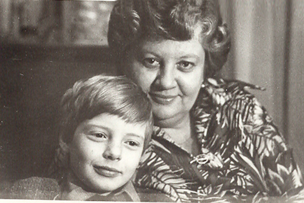 Андрей был единственным и любимым сыном, 1975 год Андрей был единственным и любимым сыном, 1975 год
