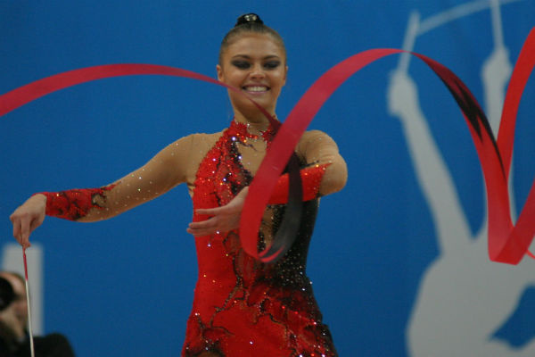 Алина Кабаева на выступлении в 2006 году Алина Кабаева на выступлении в 2006 году