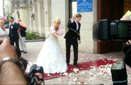 Для празднования свадьбы Лера Кудрявцева и Игорь Макаров выбрали Дом торжеств «Сафиса» на Воробьевском шоссе