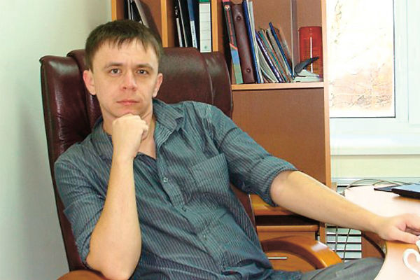 Николай уже похвалился всем друзьям подарком Николай уже похвалился всем друзьям подарком