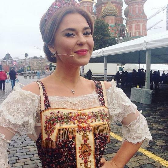 Артистка с детства занимается музыкой Артистка с детства занимается музыкой