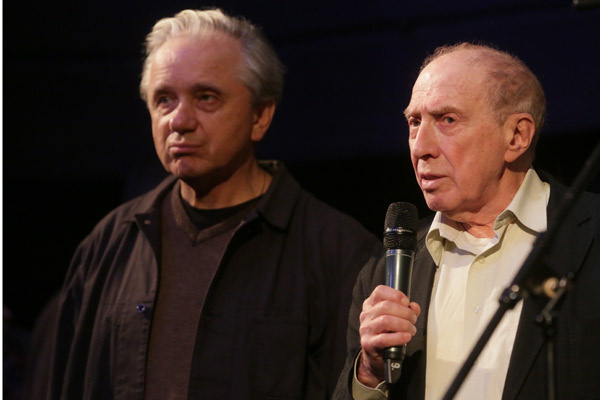 Евгений Стеблов и Сергей Юрский на церемонии прощания с Александром Леньковым Евгений Стеблов и Сергей Юрский на церемонии прощания с Александром Леньковым
