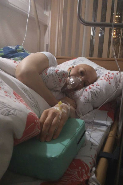 Поклонники молятся за здоровье любимой ведущей Поклонники молятся за здоровье любимой ведущей