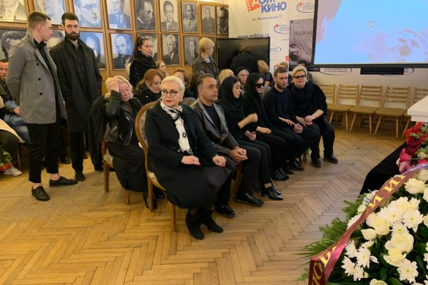 С Ириной Цывиной прощаются друзья и близкие С Ириной Цывиной прощаются друзья и близкие