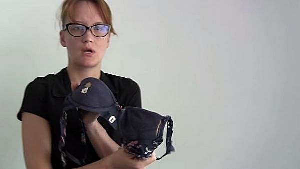Женщине было нелегко снова вспоминать о событиях той роковой ночи Женщине было нелегко снова вспоминать о событиях той роковой ночи
