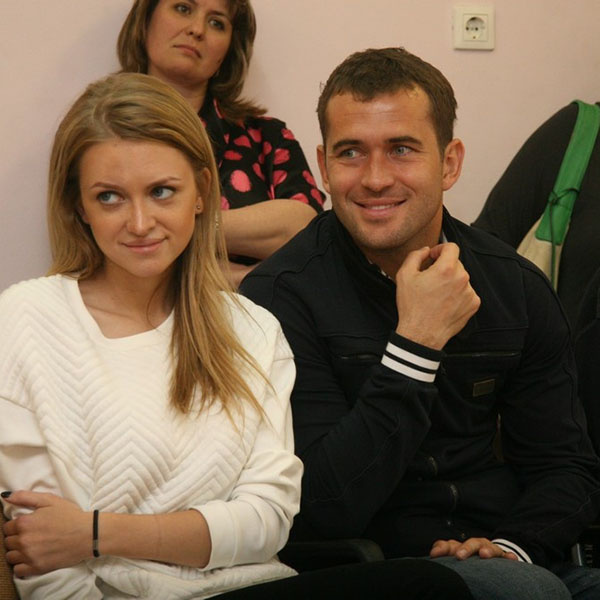 Александр Кержаков и Милана Тюльпанова на одном из мероприятий своего фонда Александр Кержаков и Милана Тюльпанова на одном из мероприятий своего фонда