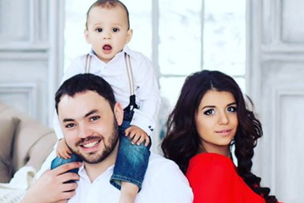 Александр и Алиана Гобозовы с сыном Робертом Александр и Алиана Гобозовы с сыном Робертом