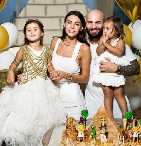 Джиган и Оксана Самойлова Джиган и Оксана Самойлова с дочерьми