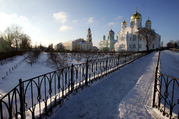 Святую обитель видно издалека Святую обитель видно издалека