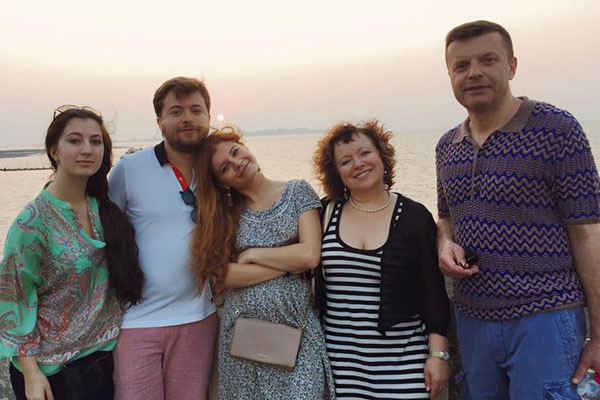 Мария Бройтман, Иван Парфенов, Мария Парфенова, Елена Чекалова и Леонид Парфенов вместе путешествовали по Индии Мария Бройтман, Иван Парфенов, Мария Парфенова, Елена Чекалова и Леонид Парфенов вместе путешествовали по Индии