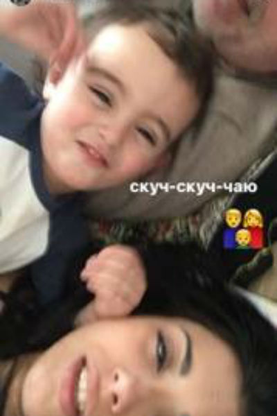 Александр Гордон с супругой Нозой и сыном Сашей Александр Гордон с супругой Нозой и сыном Сашей