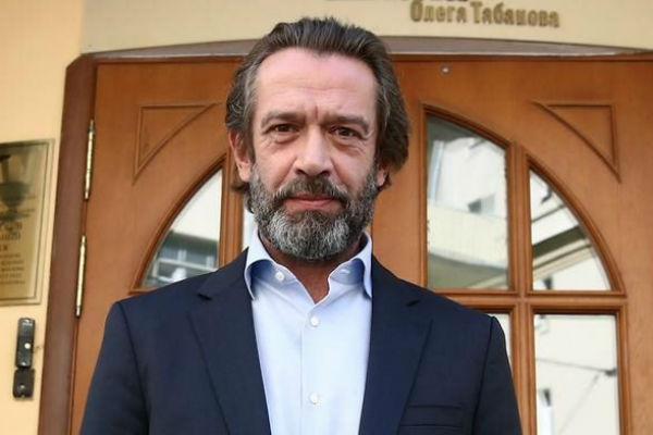 В своих интервью актер старается обсуждать только профессиональную деятельность В своих интервью актер старается обсуждать только профессиональную деятельность