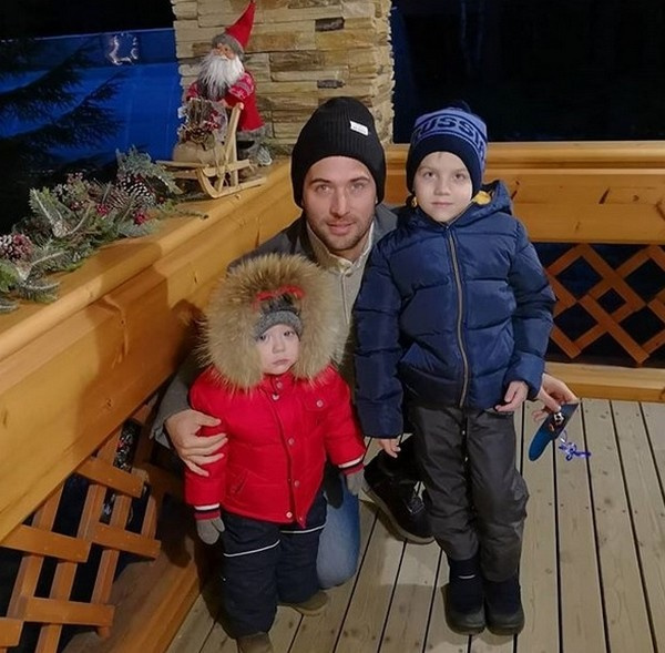 Александр Кержаков с сыновьями Александр Кержаков с сыновьями