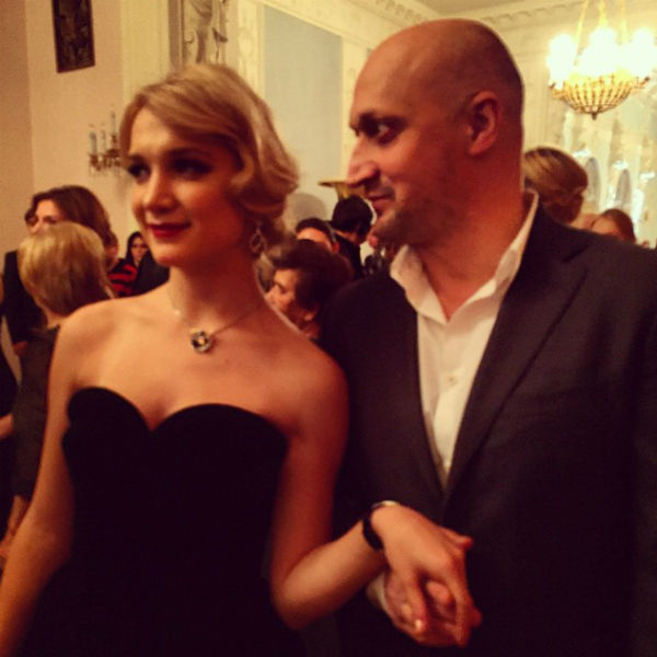 Актер с дочерью Полиной на Балу дебютанток Актер с дочерью Полиной на Балу дебютанток