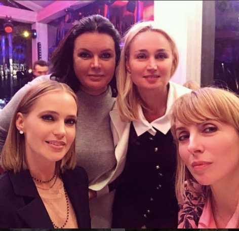 Наташа Ионова и Светлана Бондарчук на светском мероприятии Наташа Ионова и Светлана Бондарчук на светском мероприятии