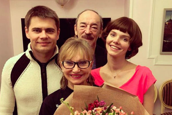 Елизавета Боярская с родителями и братом Сергеем Елизавета Боярская с родителями и братом Сергеем
