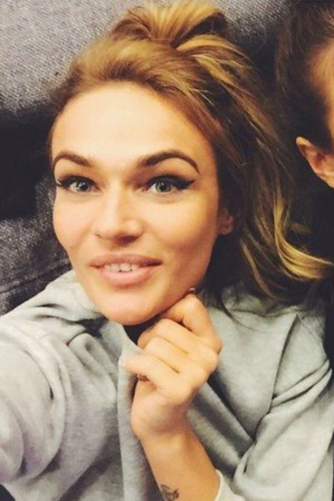 Алена Водонаева и Айза Долматова как рушилась крепкая