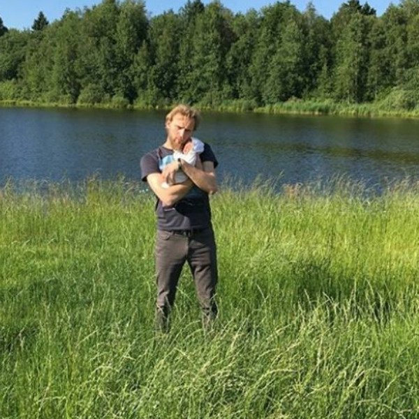 Новорожденный ребенок получил фамилию и отчество отца Новорожденный ребенок получил фамилию и отчество отца