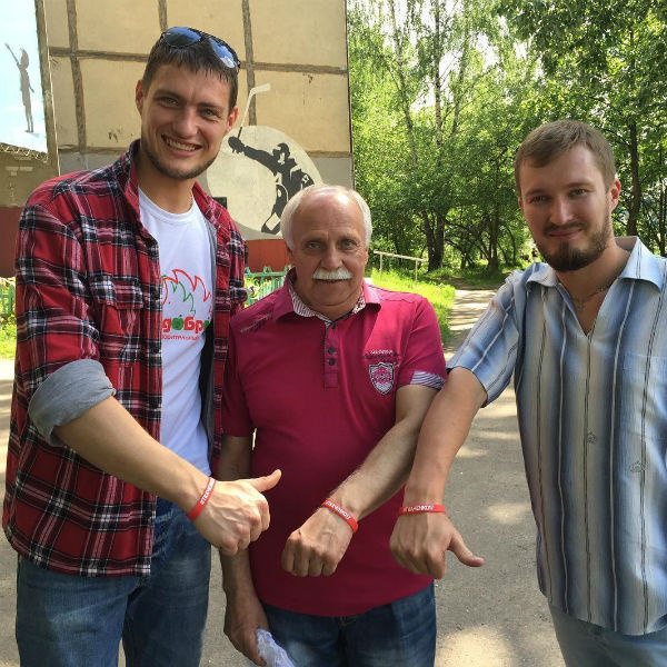 Фонд Задойнова помогает отцу Ивана Ткаченко строить школу для юных хоккеистов Фонд Задойнова помогает отцу Ивана Ткаченко строить школу для юных хоккеистов