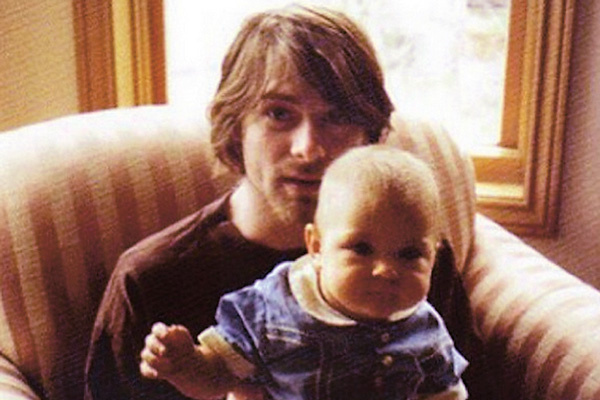 Лидер Nirvana ушел из жизни, когда его дочке Фрэнсис не было еще двух лет Лидер Nirvana ушел из жизни, когда его дочке Фрэнсис не было еще двух лет