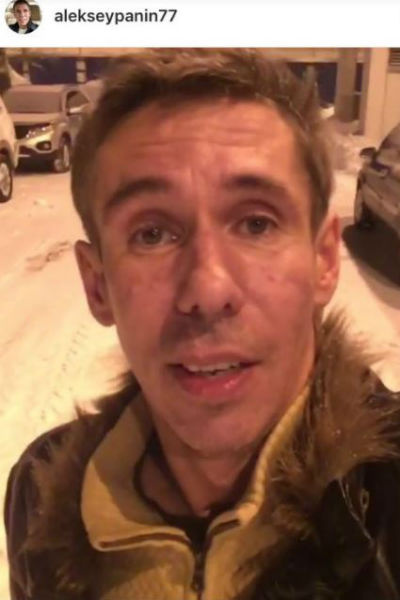 Актер сообщил в ролике, что полицейские его отпустили и он собирается в ресторан Актер сообщил в ролике, что полицейские его отпустили и он собирается в ресторан