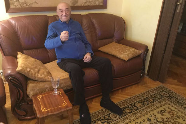 Владимир Этуш находится дома Владимир Этуш находится дома