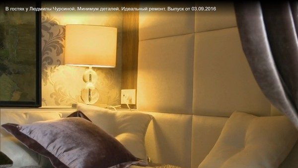 Зона для сна отгорожена бархатной портьрерой Зона для сна отгорожена бархатной портьрерой